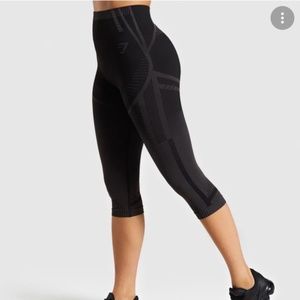 Gymshark Black & Gray Geo Seamless Cropped Leggings in Size Small